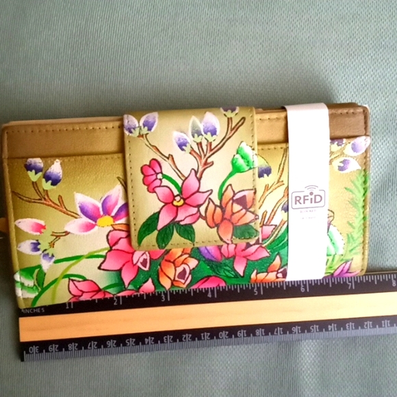 SUKRITI OLIVE FLORAL LEATHER RFID BI-FOLD WALLET - Picture 6 of 13